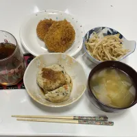 晩御飯☆コロッケ☆もやしの中華和え☆お魚バーグ☆みそ汁（大根・キャベツ・ブロッコリー）| Saharaさん