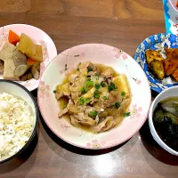 厚揚げと豚こまのおろし煮　海苔とレタスの中華スープ　さつまいもとかぼちゃの甘辛炒め　高野豆腐の煮物|おさむん17さん