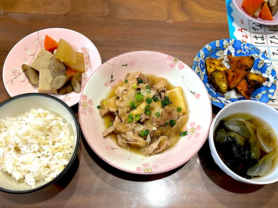 厚揚げと豚こまのおろし煮　海苔とレタスの中華スープ　さつまいもとかぼちゃの甘辛炒め　高野豆腐の煮物|おさむん17さん