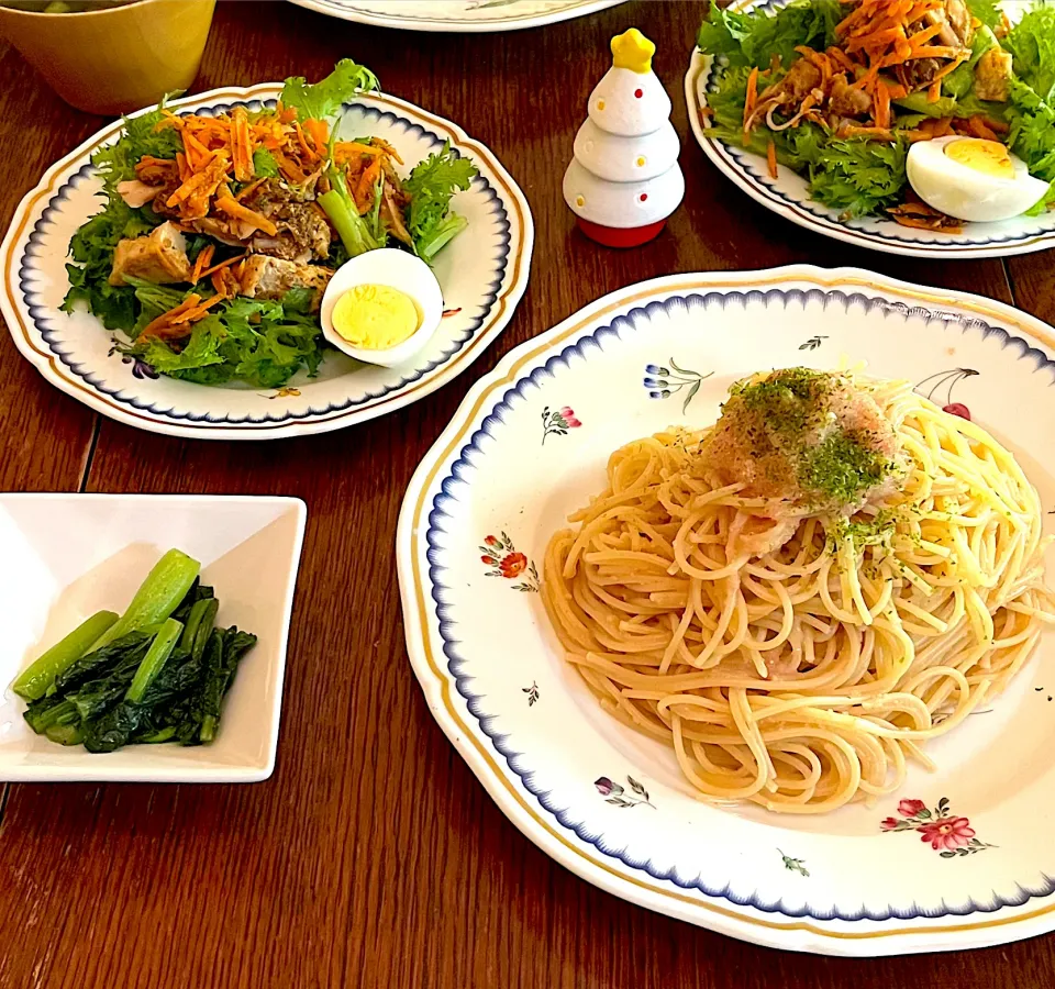 晩ごはん♯明太子パスタ♯チキンサラダ🥗|小松菜さん