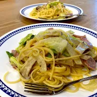 とりあえず塩麹でキャベツとソーセージのクリームパスタ|しばざきまりさん