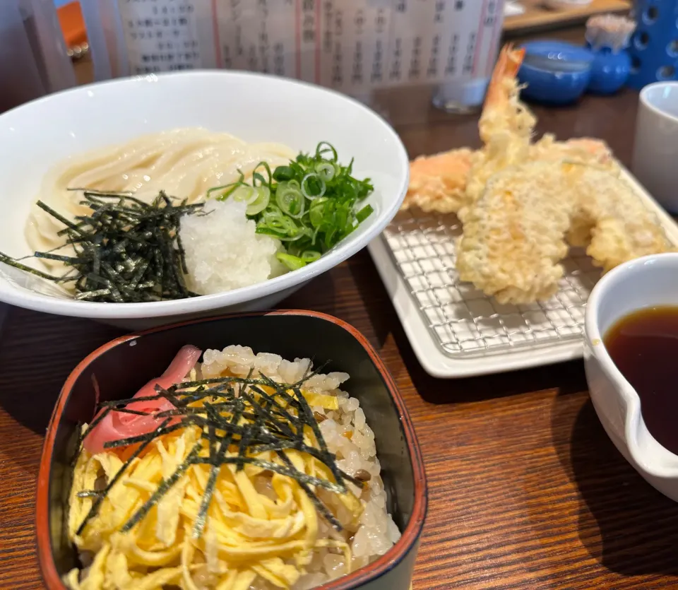 海老三昧ぶっかけうどん、ばら寿司🦐🍣|buhizouさん