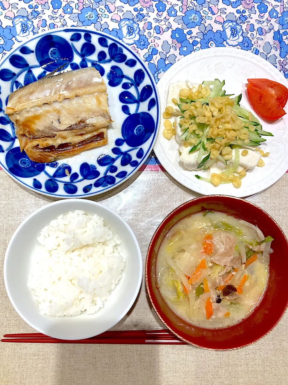 鯖の塩焼きと冷奴と豚汁|おしゃべり献立さん