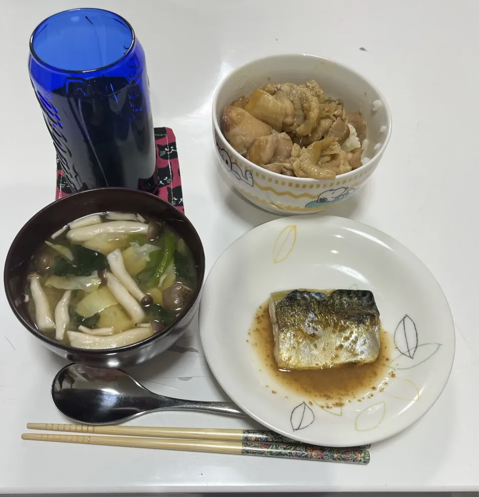 晩御飯☆ねぎま丼☆焼き鯖（ごまぽん酢）☆みそ汁（キャベツ・しめじ・ほうれん草）|Saharaさん