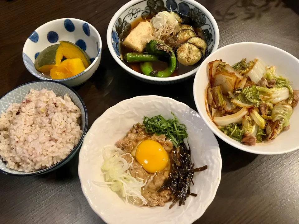 ⚫︎白菜と豚肉の(崩れた)ミルフィーユ鍋
⚫︎茄子と万願寺とうがらしの煮浸しと揚げ出し豆腐
⚫︎蒸しかぼちゃ
⚫︎納豆卵
⚫︎十五穀玄米|tatsuponさん