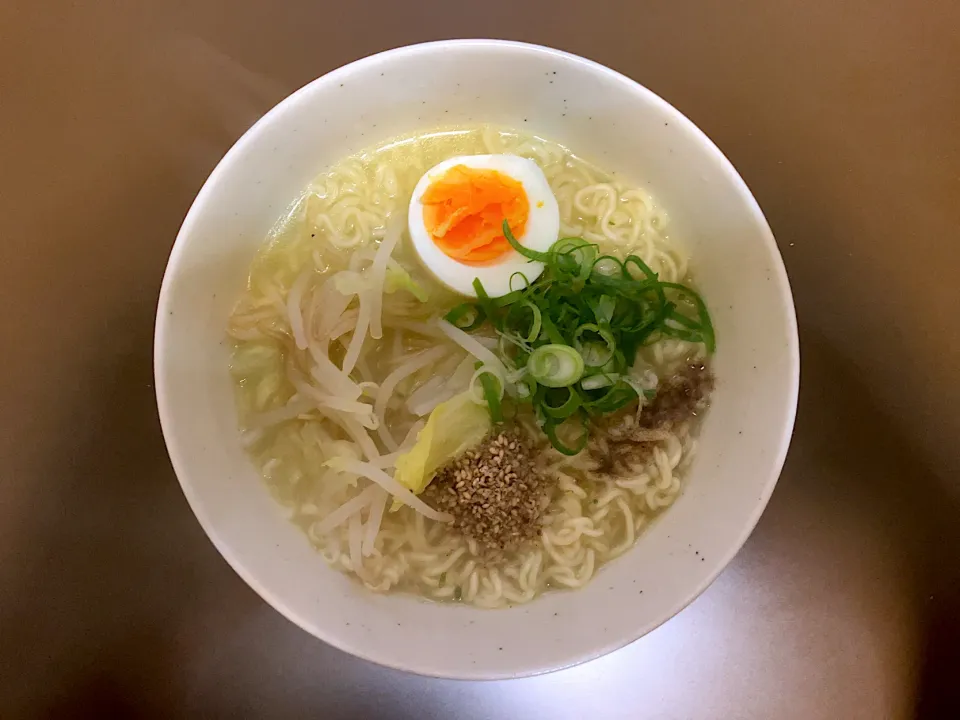 サッポロ一番 塩ラーメン(卵入)|ばーさんさん