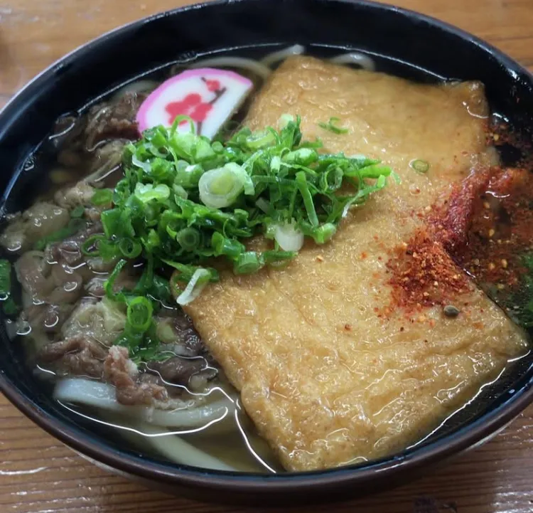 「冷凍うどん de 簡単 朝ごはん」
冷凍うどん玉と ヒガシマルうどんスープ（笑） ワカメおにぎりを添えて朝ごはん|ばくあんしゃさん