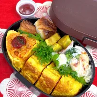 オムおにぎり弁当