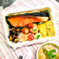 本日の日替わり弁当🍱

①焼き魚（鮭）
②いつもの厚焼たまご
③ちくわ胡瓜＆ウィンナー
④海老焼売
⑤海老カツ
⑥ひじき煮

   おまけの汁物    母ちゃんの冬瓜の肉汁|TakeBooさん