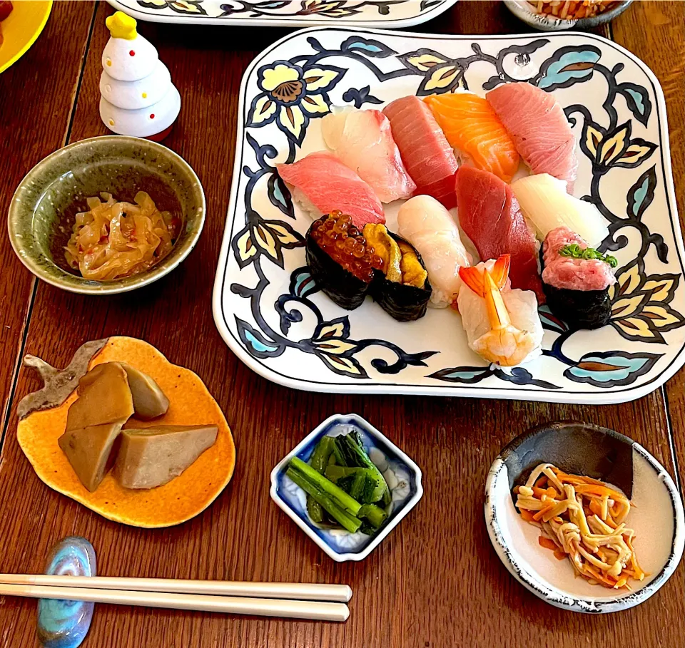 晩ごはん♯お寿司🍣♯里芋煮|小松菜さん