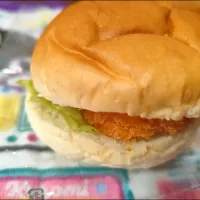 朝昼ごはん。海老カツバーガー食べました😄|m.rafuさん