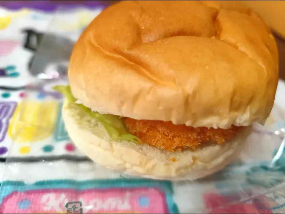 朝昼ごはん。海老カツバーガー食べました😄|m.rafuさん