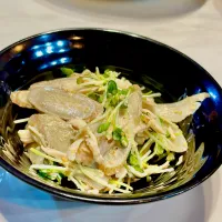 森のごはん屋さんさんの料理 鶏ささみとごぼうのごまマヨ和え|ぎんさん