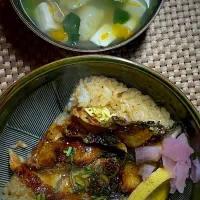 鰻丼|すくらんぶるえっぐさん