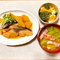 🍴ぶり大根🍴キャベツとベーコンのお味噌汁🍴ブロッコリーのオイマヨ卵サラダ|Mさん