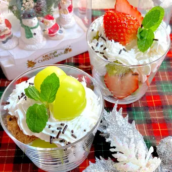 Snapdishの人気料理写真:葡萄と苺のトライフル風🎄