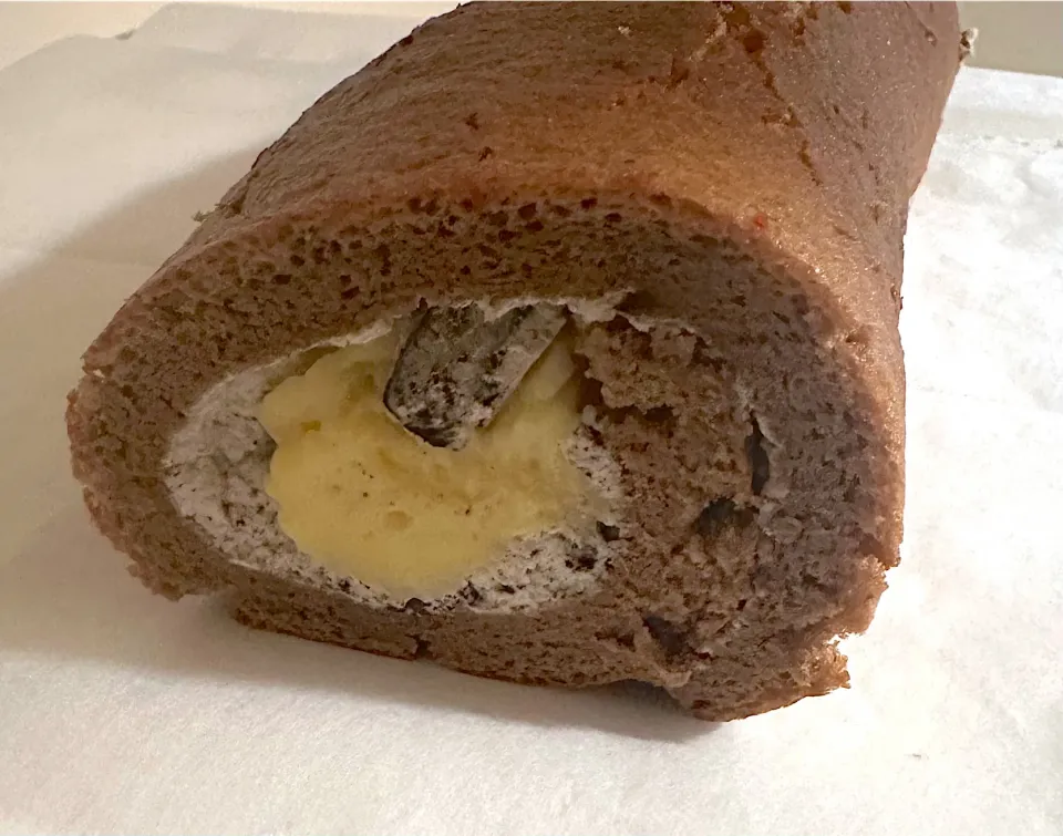 クッキークリームとカスタードクリームのチョコロールケーキ|deronさん