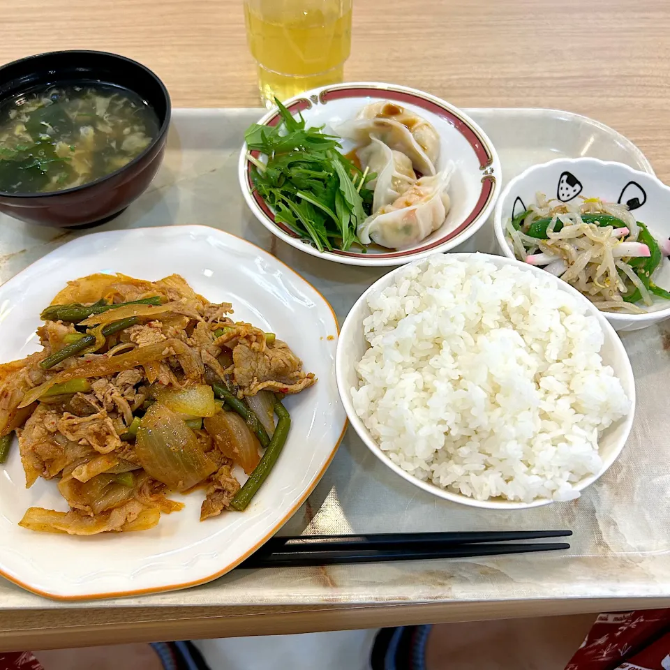 寮の晩御飯😋豚キムチ|すかラインさん