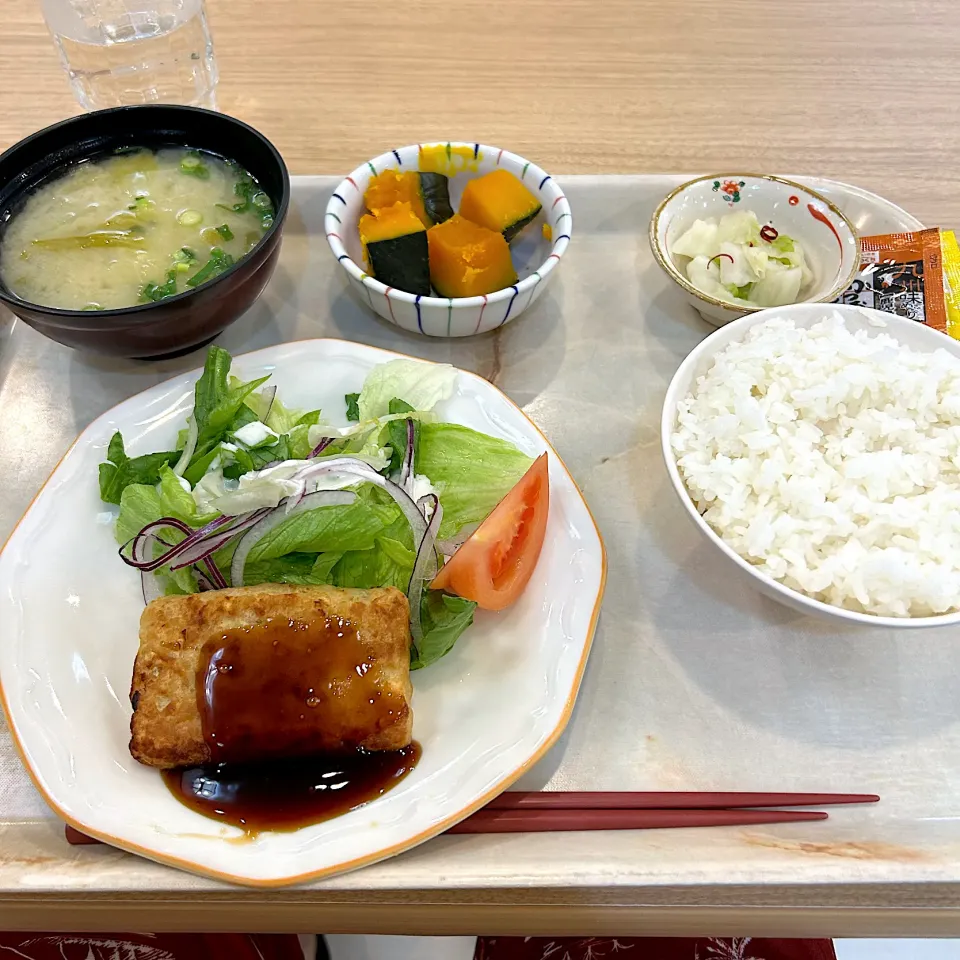 寮の朝ごはん😋|すかラインさん