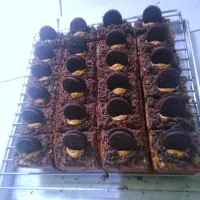 mocca cake with oreo topping|Novitarina Azzahraさん