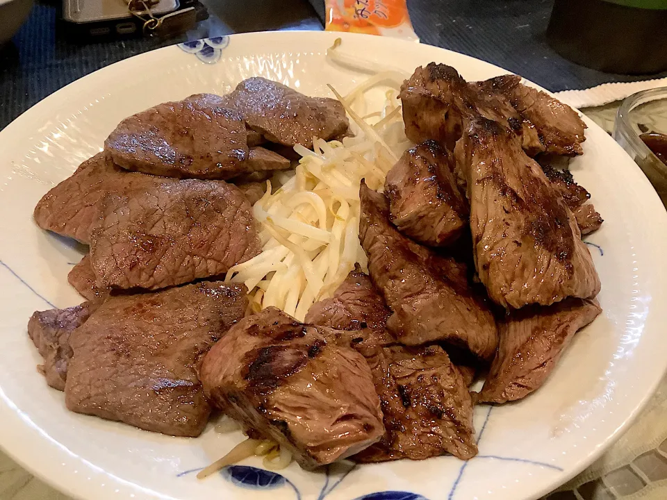 ロースとハラミの焼肉😋|アライさんさん