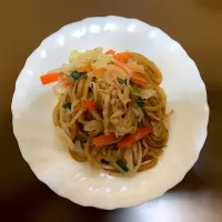 成城石井 1/3日分野菜が摂れる焼うどん(九条葱入り)ハーフ|ばーさんさん