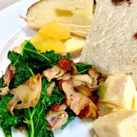 Brie Cheese and Braised Kale with Bacon|gonbenさん