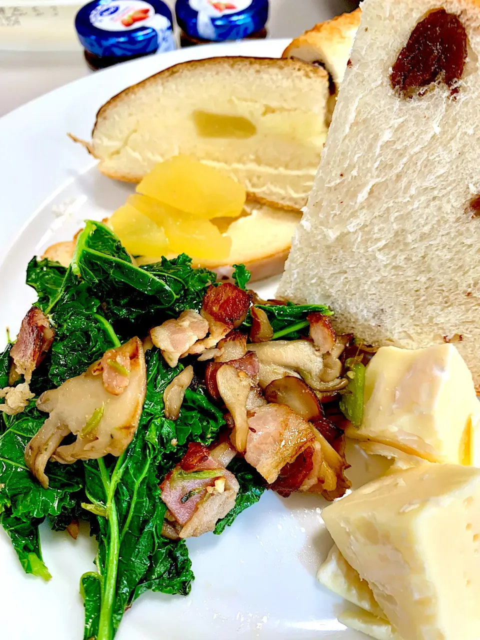 Brie Cheese and Braised Kale with Bacon|gonbenさん