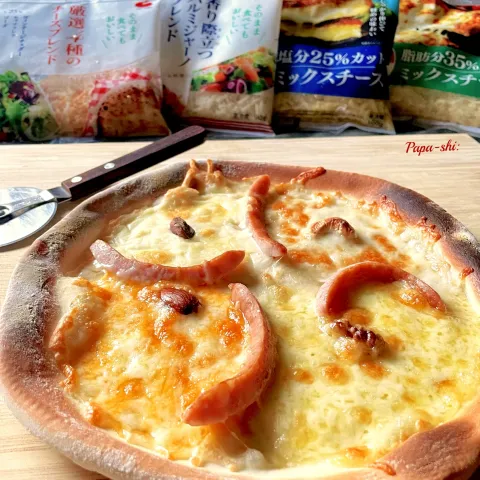 「厳選4種のチーズブレンド」を使ってみたSnapdishの料理・レシピ写真:チーズ三昧ピザ