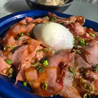 オーケーのローストビーフ丼(ペラペラ肉だけどね)| しあるさん