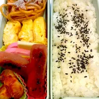 今年最後のおっさん弁当　パスタ　卵焼き　チーカマ　ソーセージ　🧄　　毎回完食あざましたー|ひげおやじさん