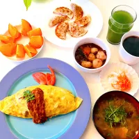 今日の最強パワフル幸せ朝ごはん🤗オムライス、餃子の皮アップルパイ^ - ^| HAMI69さん