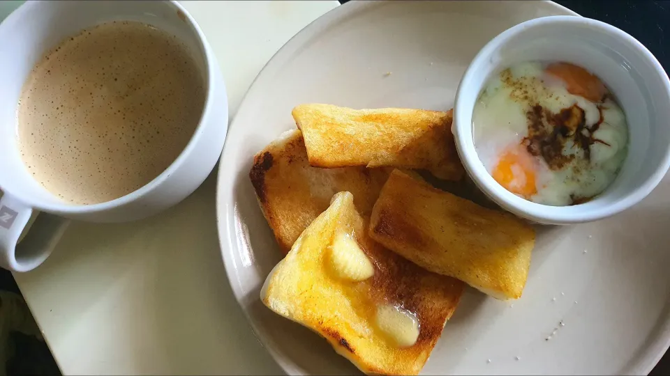 Good morning butter sugar toast + hot soft boiled eggs 5mins ready breakfast 😋🤤😘 café latté|🌷lynnlicious🌷さん