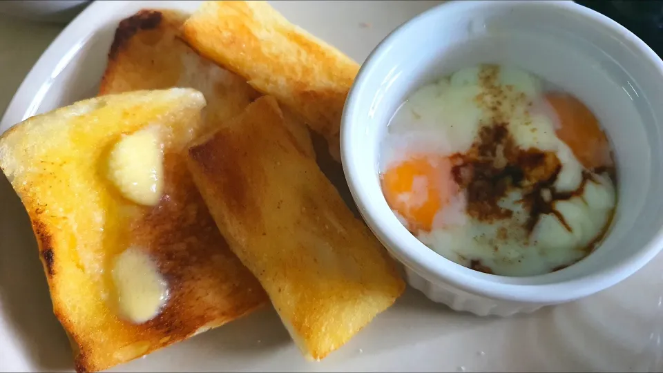 5 min ready breakfast : butter sugar toast with soft boiled eggs 😋🤤|🌷lynnlicious🌷さん