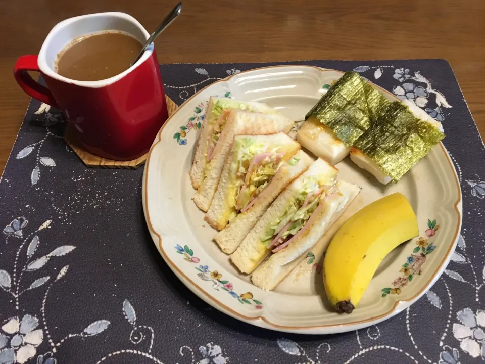 トーストサンドイッチ、網焼き磯辺餅、ホットコーヒー、バナナ(昼飯)|enarinさん