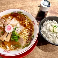 🍥なると巻きの乗ったラーメン🍜|にゃあ（芸名）さん