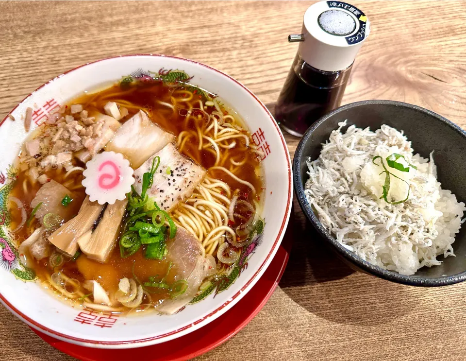 🍥なると巻きの乗ったラーメン🍜|にゃあ（芸名）さん