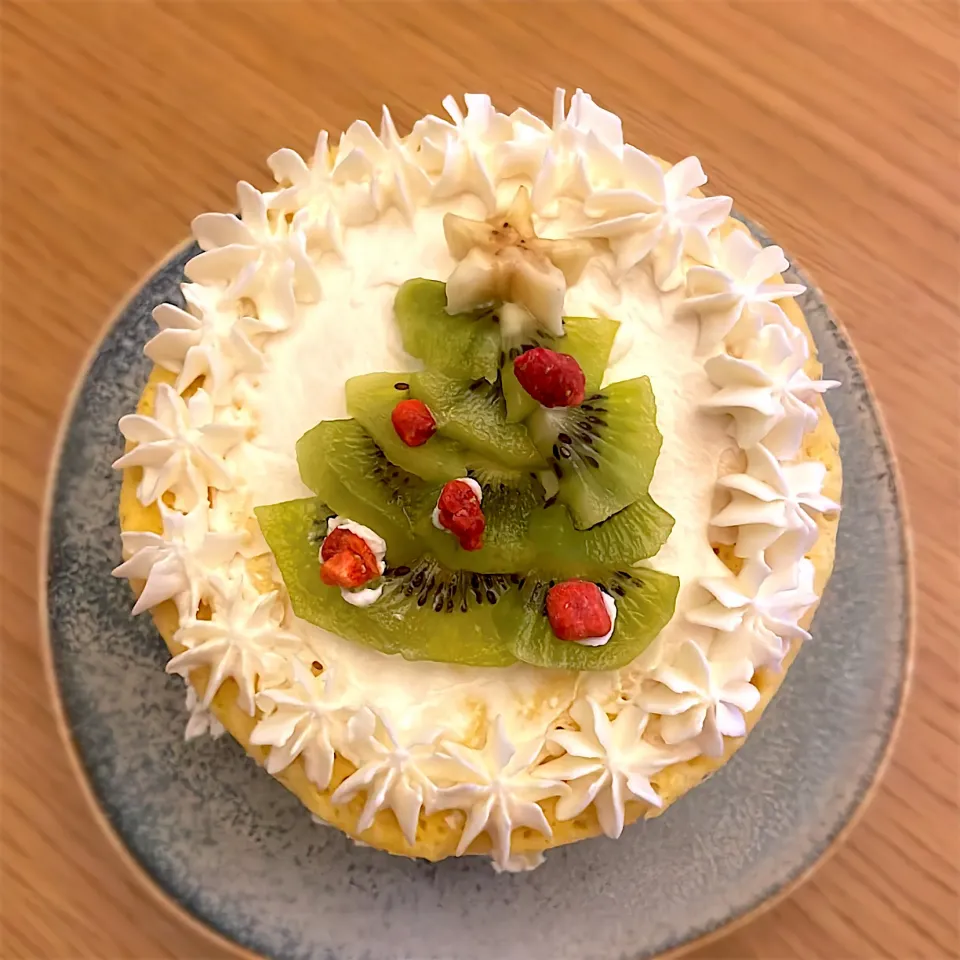 1歳と食べるクリスマスケーキ🎂|べべべさん