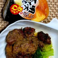 ポーク🐷ステーキと明太卵おにぎり🍙|すくらんぶるえっぐさん