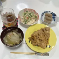 晩御飯☆豚の生姜焼き☆カニカマと貝割れ大根のマヨぽんサラダ☆こんにゃくの炊いたん☆えび団子のすまし汁（白菜・しめじ）|Saharaさん