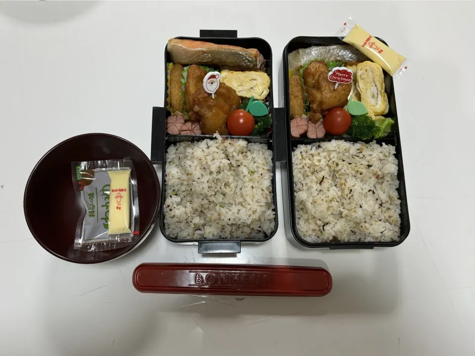 パパ弁（左）・中２男子弁当☆鮭☆卵焼き☆ツナマヨフライ☆ウインナー☆唐揚げ☆プチトマト☆ブロッコリー☆梅しそ混ぜ込みご飯☆みそ汁（パパ弁）|Saharaさん