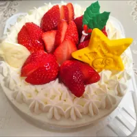 生協のケーキ台にいちご🍓を飾りつけ!