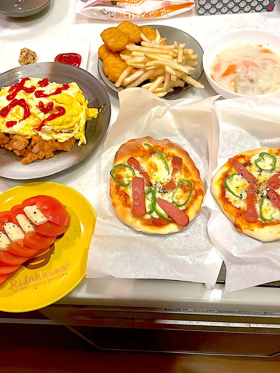 おっさんクリスマス🎄　ピッツァ🍕　オムライス　🍅　シチュー　ナゲット　🍟|ひげおやじさん