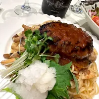 茸パスタ🍝和風ハンバーグ乗せ➰🥂😋|ナムナムさん