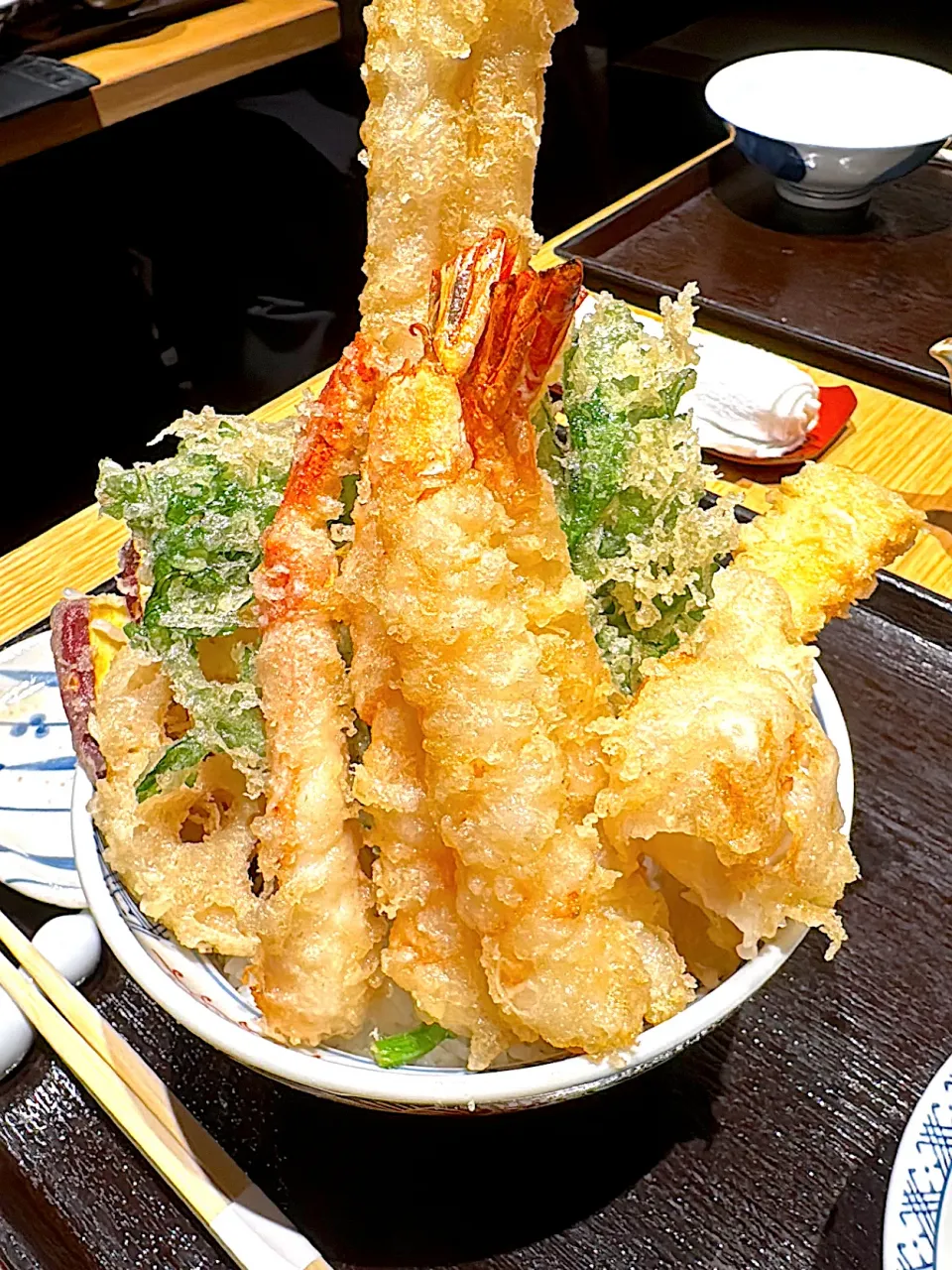 はみ出し天丼 特上 in 天まる|chariotさん