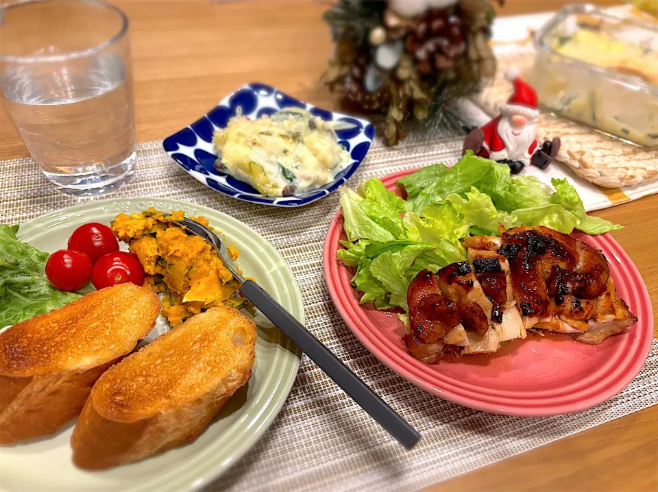 クリスマスディナー🍽️
🎄鶏肉の照り焼き
🎄グラタン
🎄かぼちゃサラダ
🎄バケット|さっちんさん