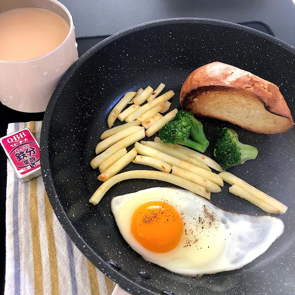 13:39 朝ごはん🍳☕️|へれ子さん