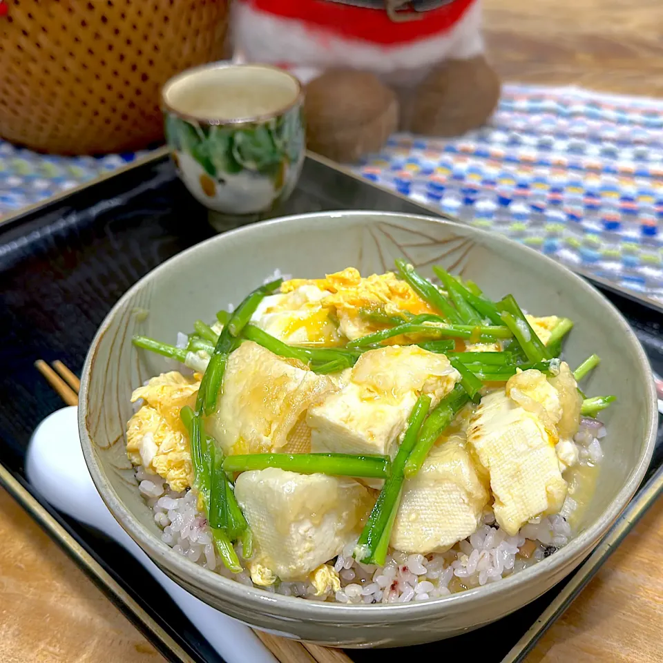 豆腐とニラの卵とじ丼|くまちゃんさん