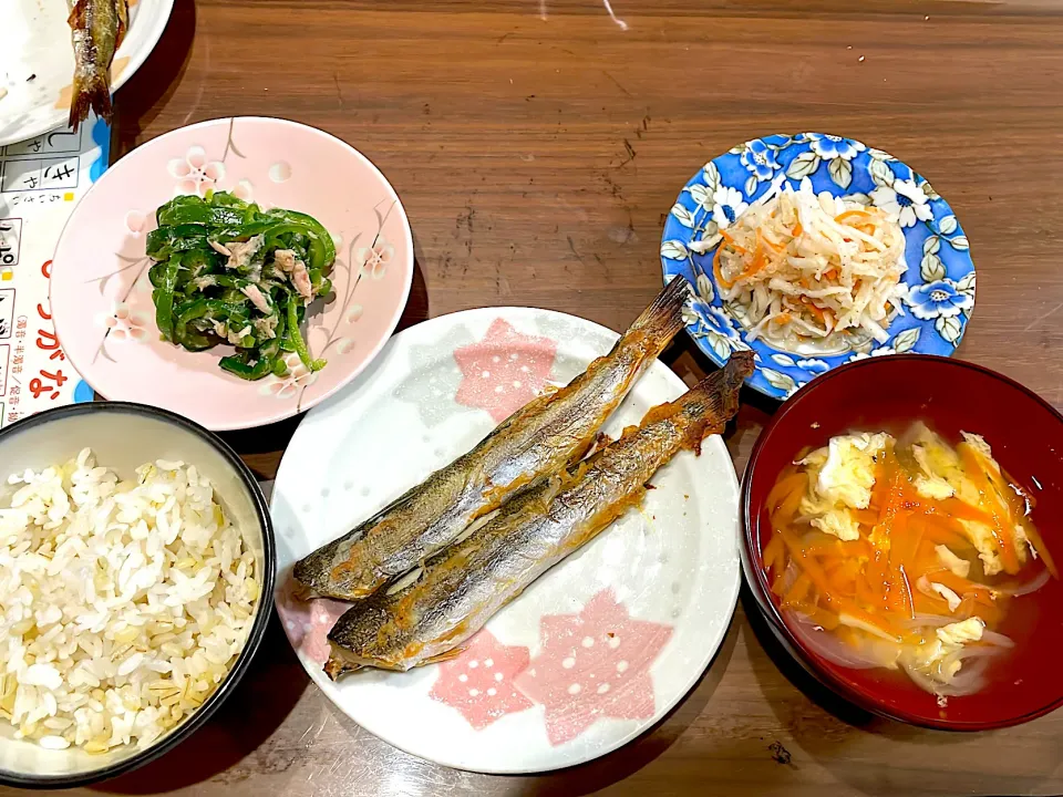 カマスの塩焼き　玉ねぎと人参のかき玉スープ　紅白なます　無限ピーマン|おさむん17さん