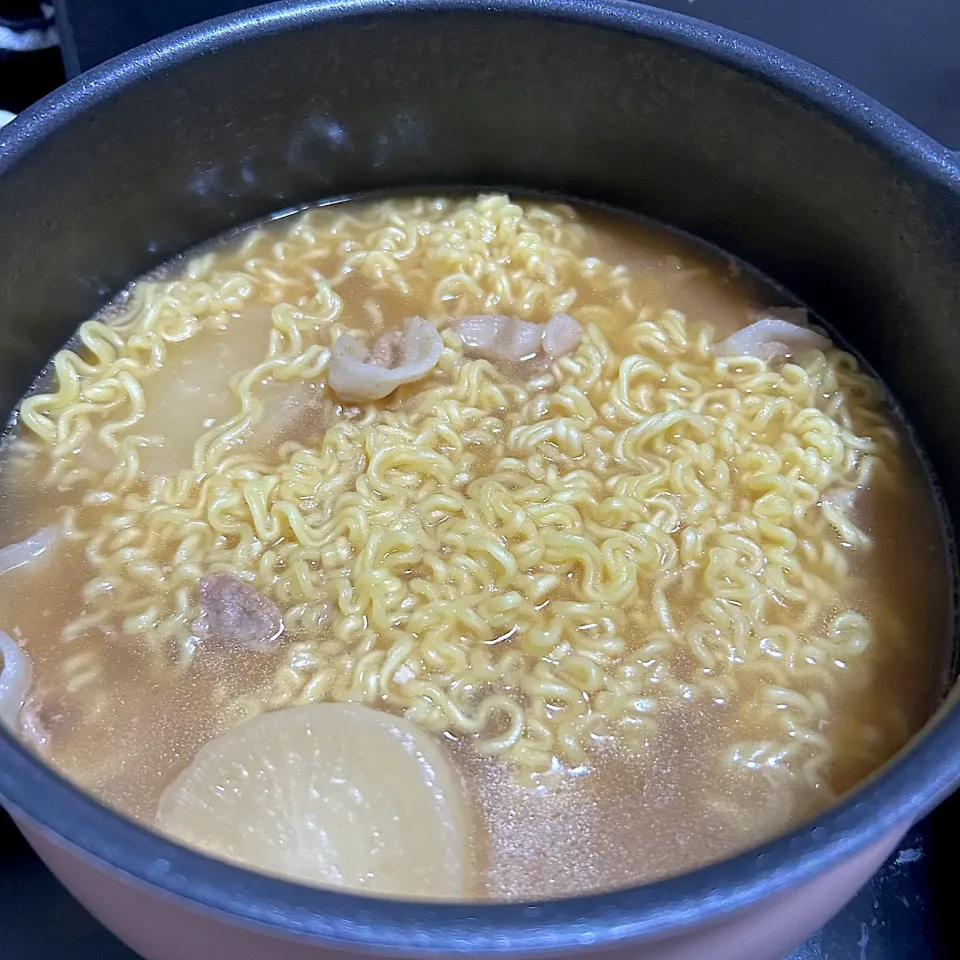 月曜日の朝ごはんに締めのラーメン😋|すかラインさん